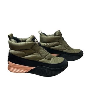 SOREL OUT N ABOUT II PUFFY ZIP ANKLE BOOT ARMY GREEN/PINK  Women’s 10